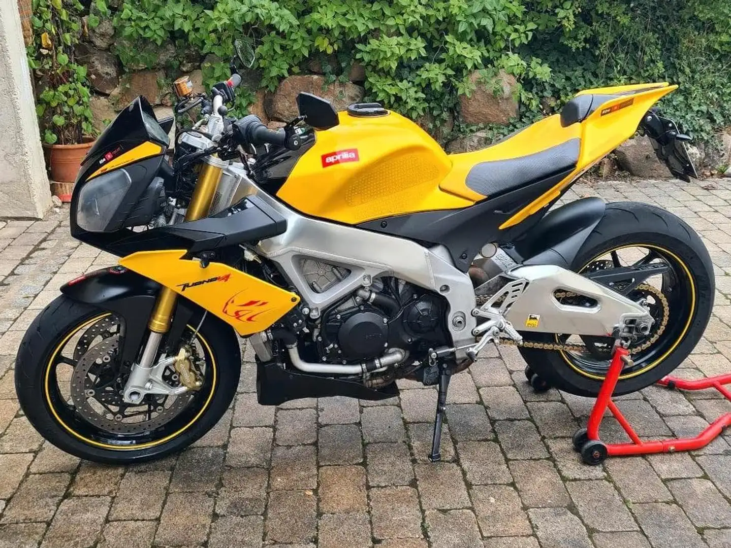 Aprilia Tuono Galben - 1
