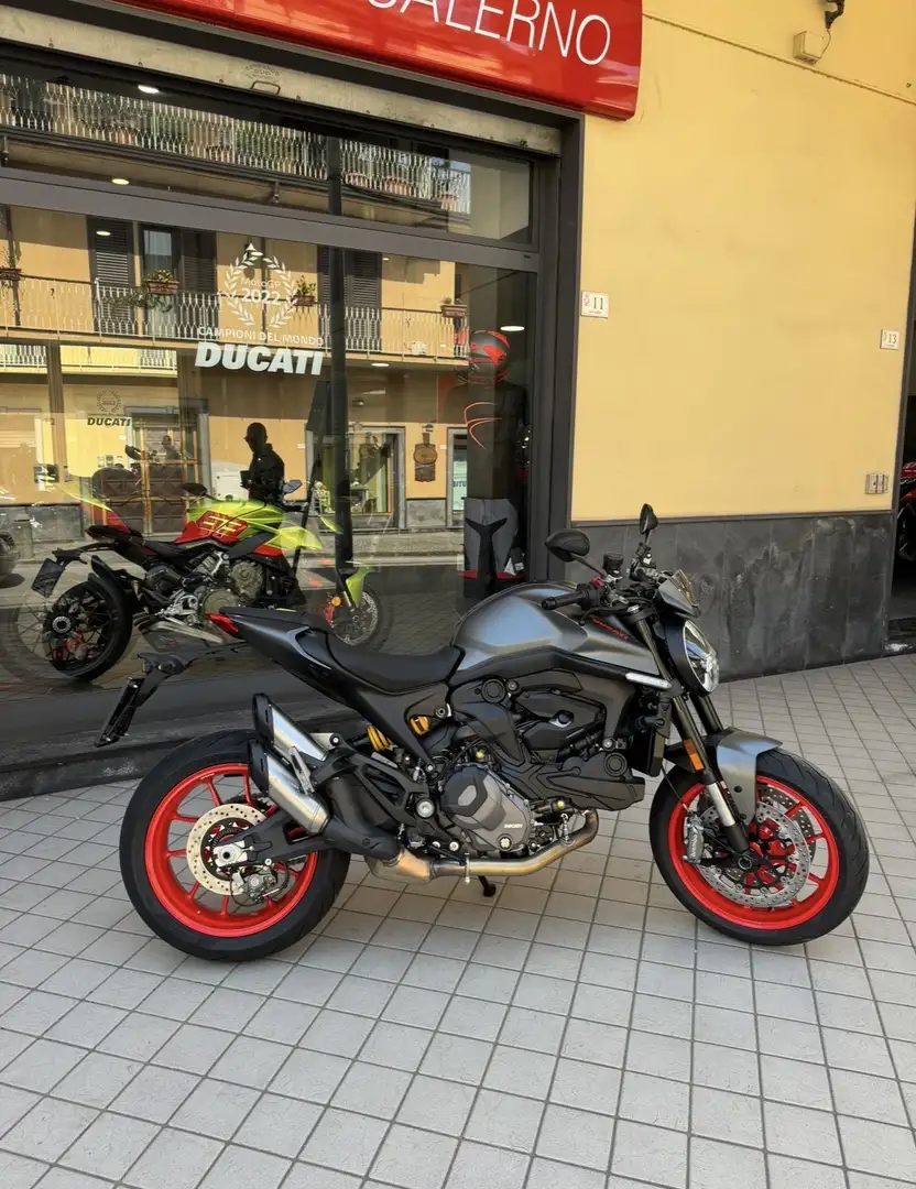 Ducati Monster 937 + - 2