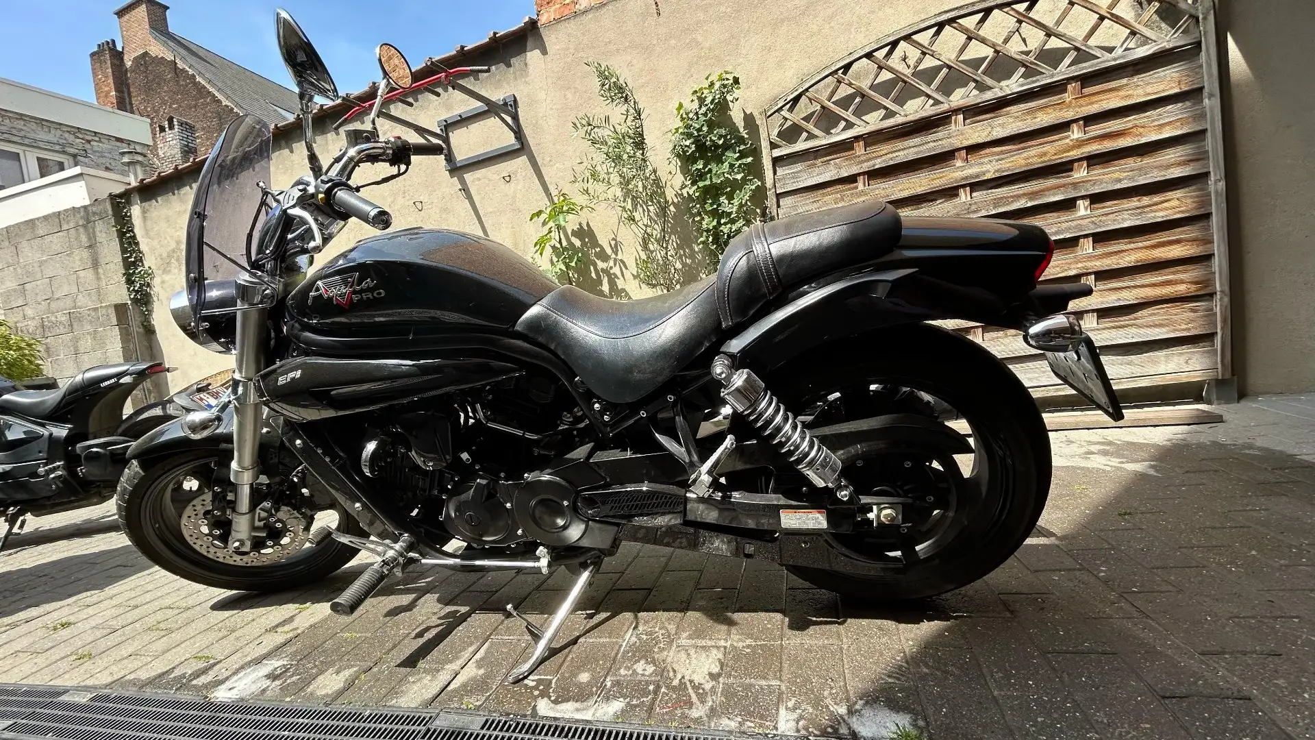 Hyosung Aquila 650 Schwarz - 2