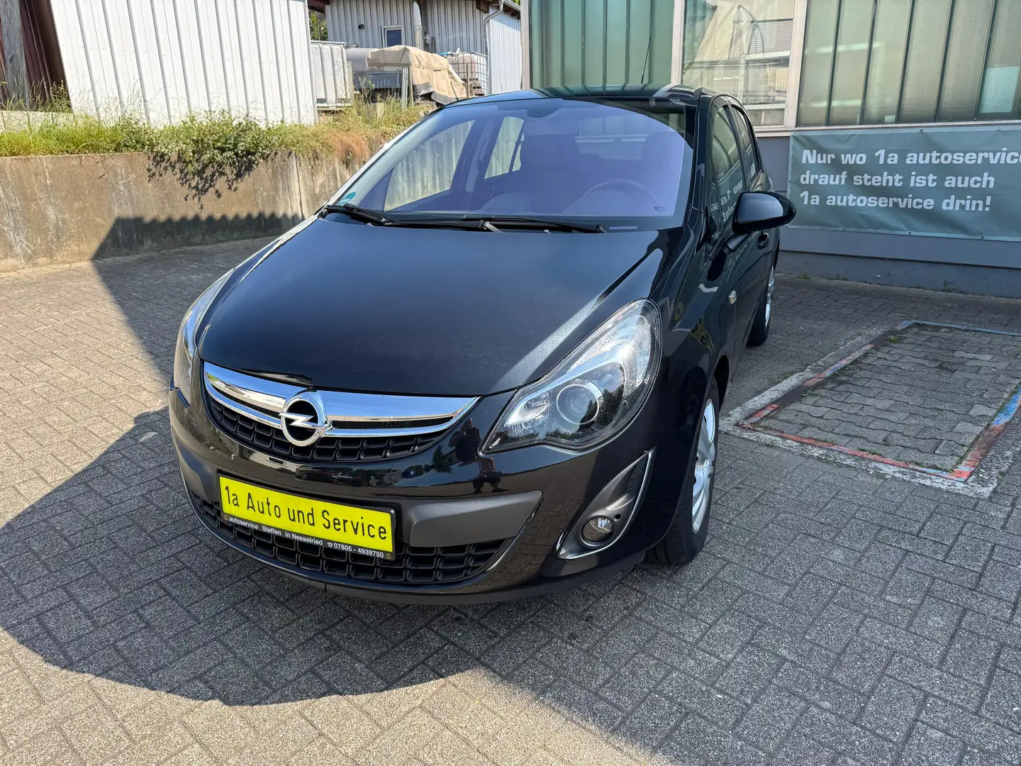 Opel Corsa Innovation aus erster Hand Schwarz - 1