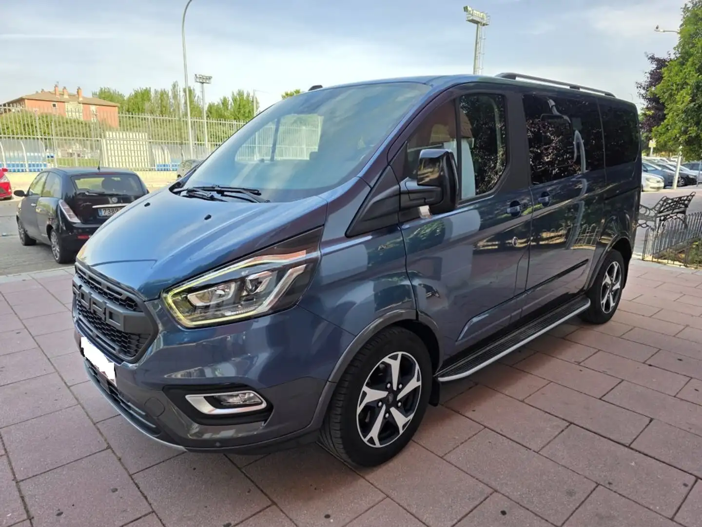 Ford Tourneo Custom 2.0 EcoBlue Hybrid Active 185 Gris - 1