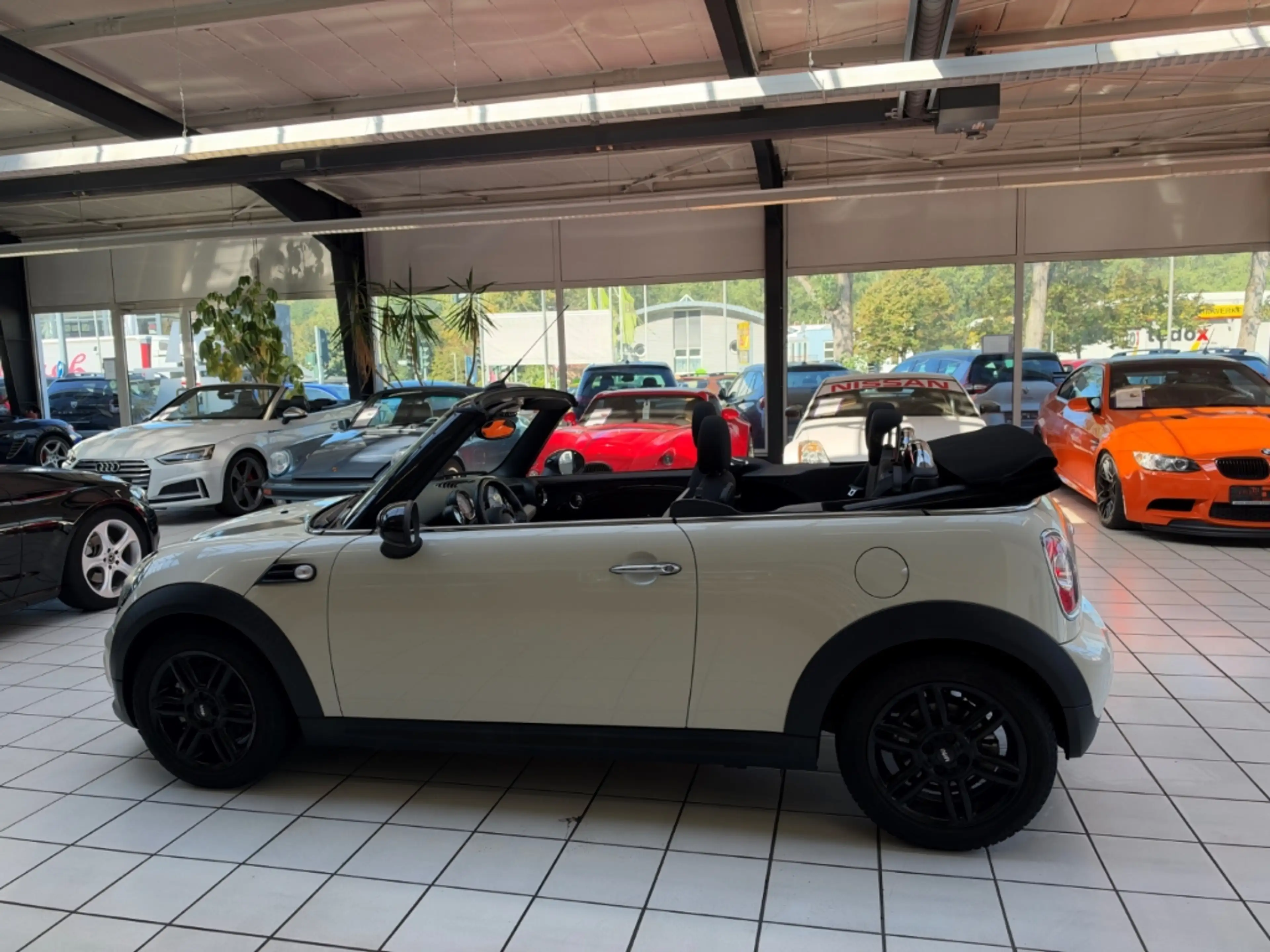 MINI Cooper Cabrio El. Verdeck Bi-Xenon Klimaautom Ambientebeleuchtun — photo 5