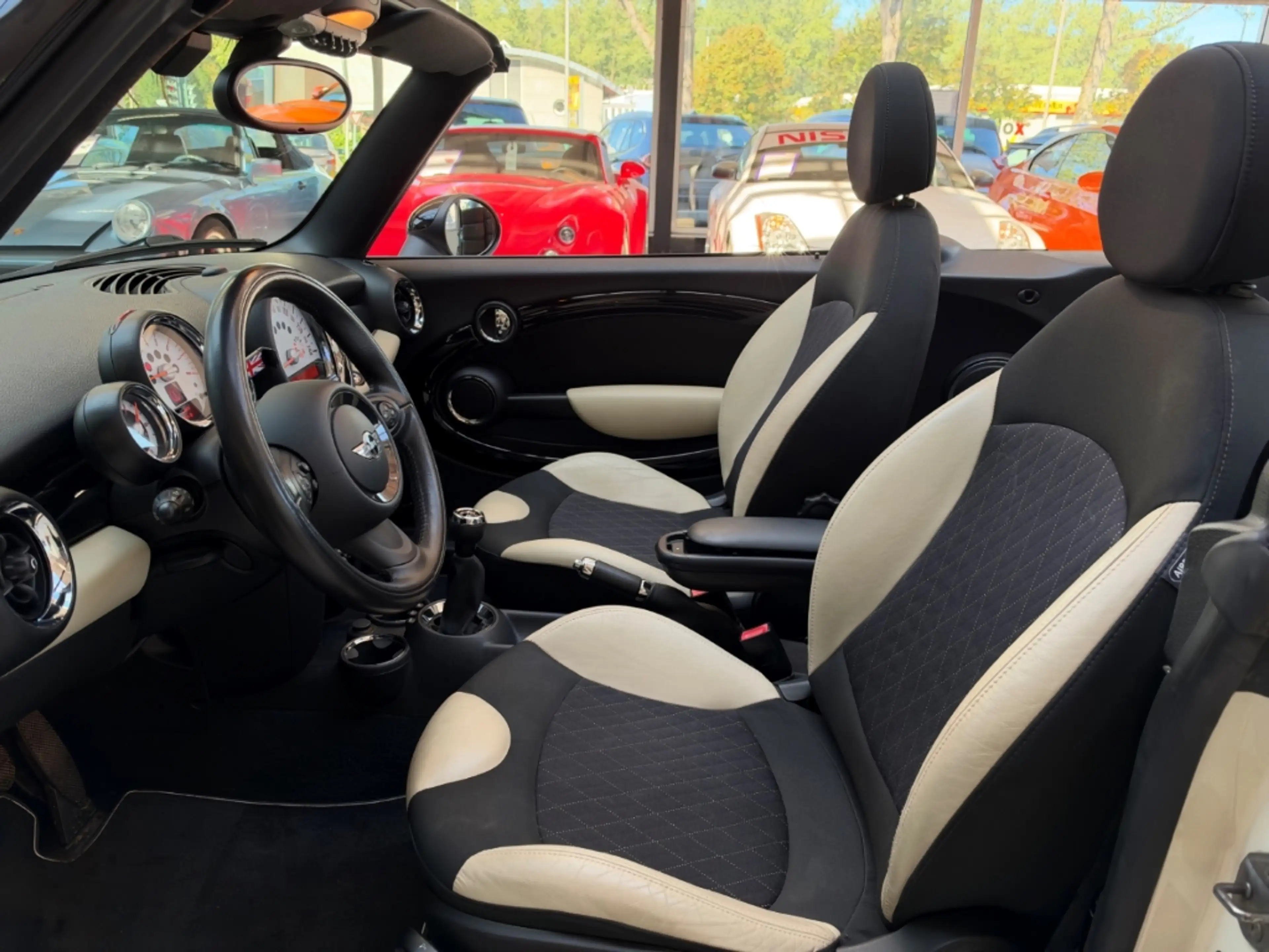 MINI Cooper Cabrio El. Verdeck Bi-Xenon Klimaautom Ambientebeleuchtun — photo 11