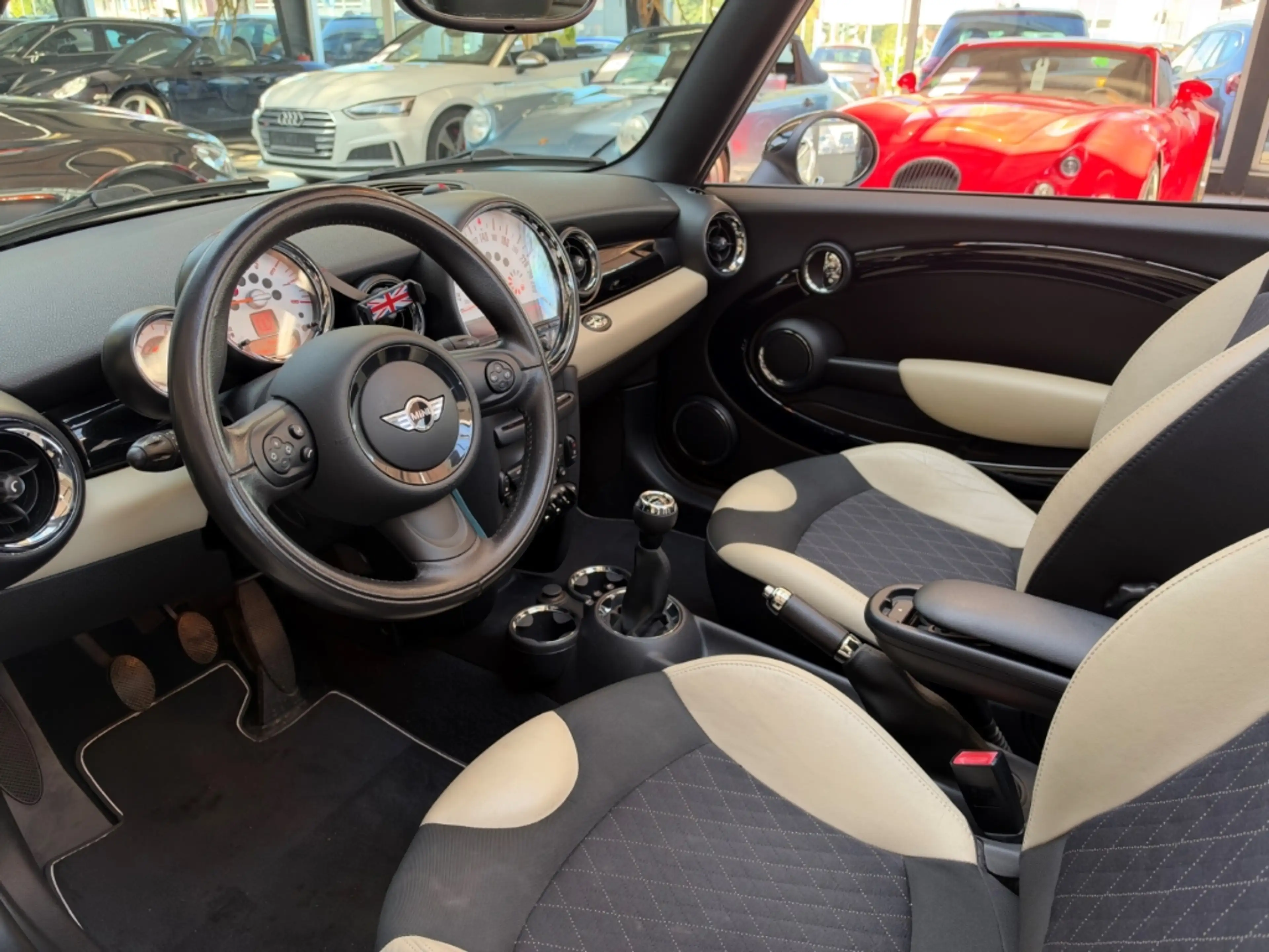 MINI Cooper Cabrio El. Verdeck Bi-Xenon Klimaautom Ambientebeleuchtun — photo 9