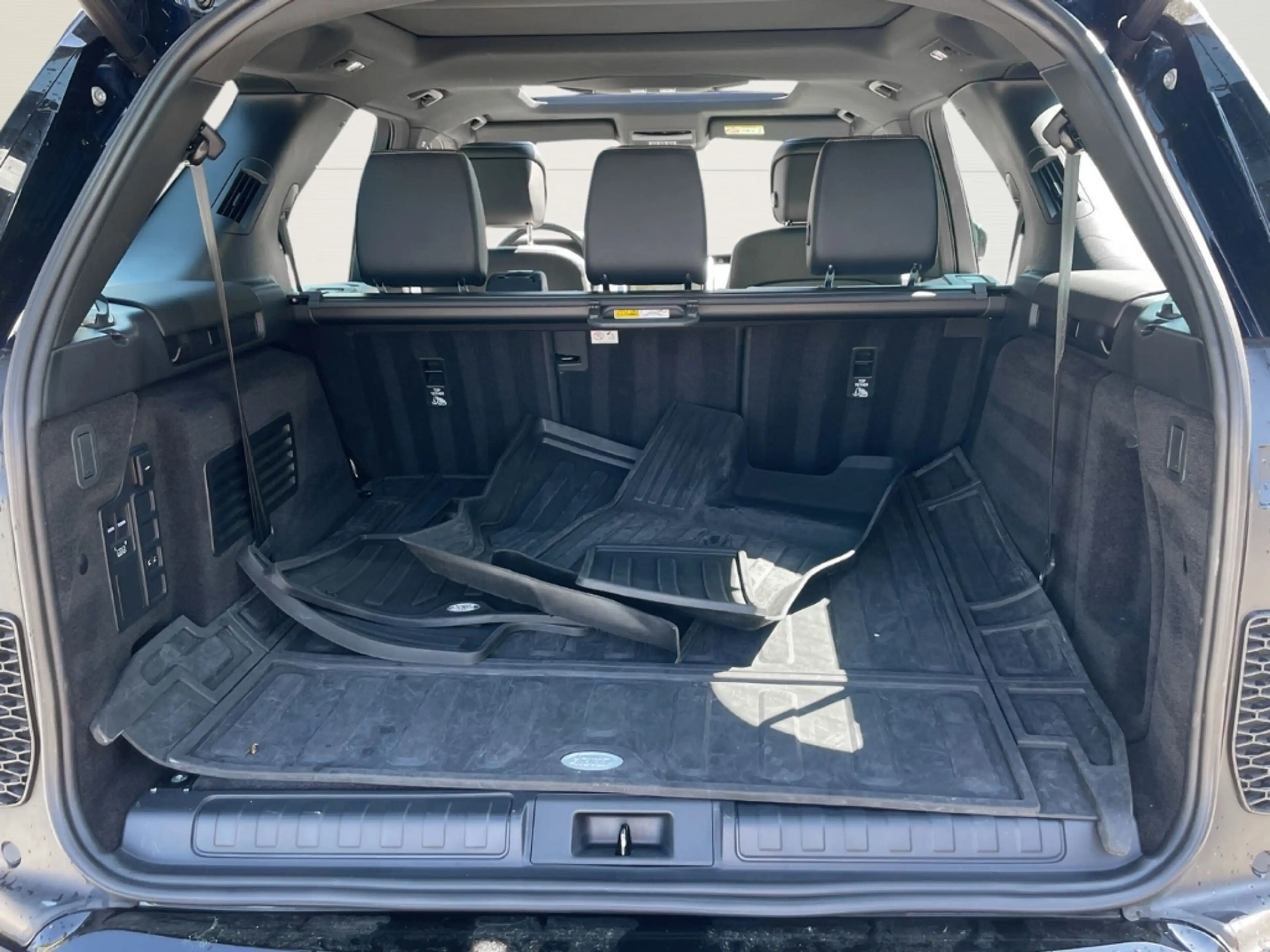 Land Rover Discovery D250 R-Dynamic SE+7Sitzer+Pano+AHK+ACC+DAB — photo 8
