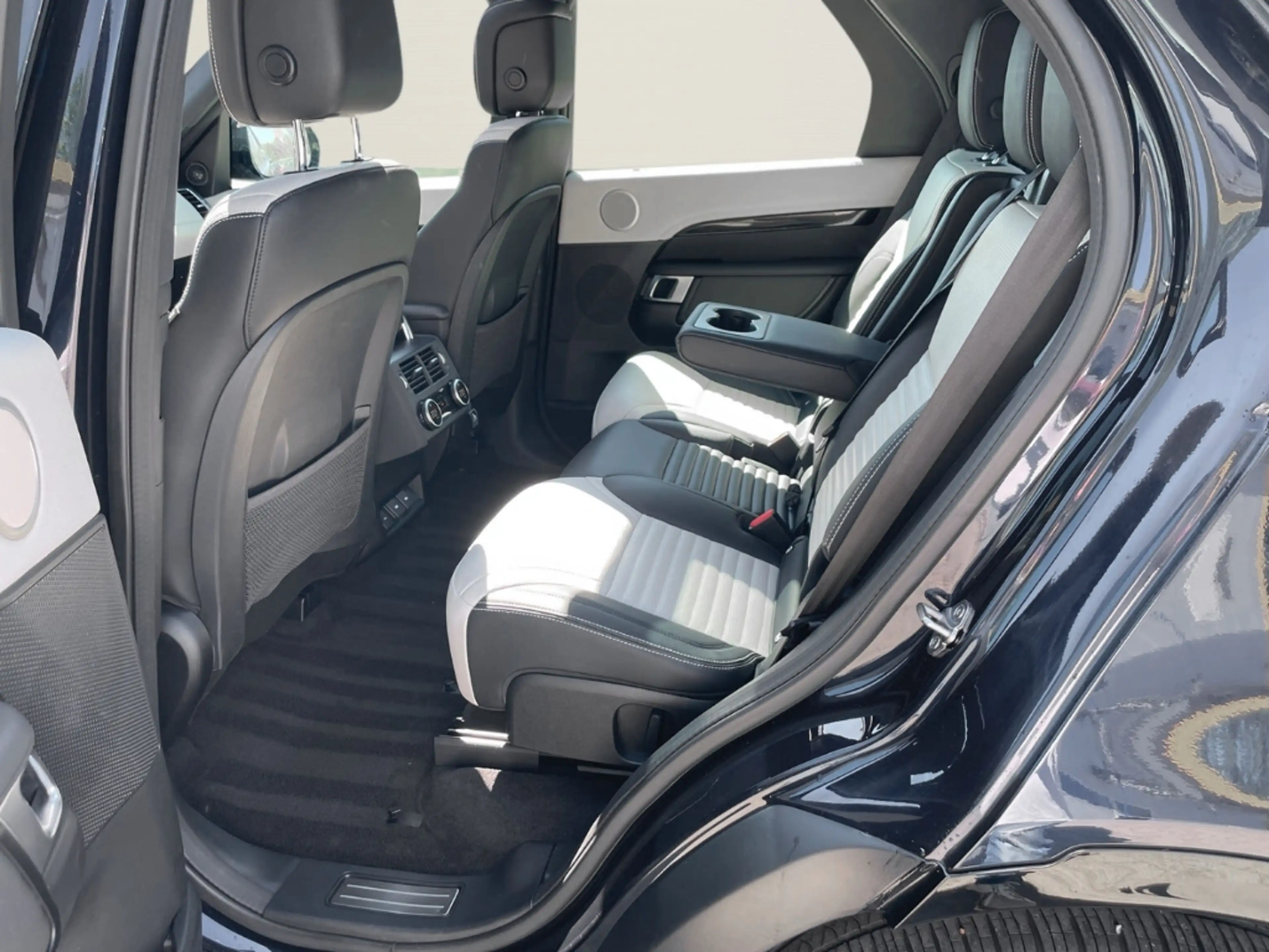 Land Rover Discovery D250 R-Dynamic SE+7Sitzer+Pano+AHK+ACC+DAB — photo 11
