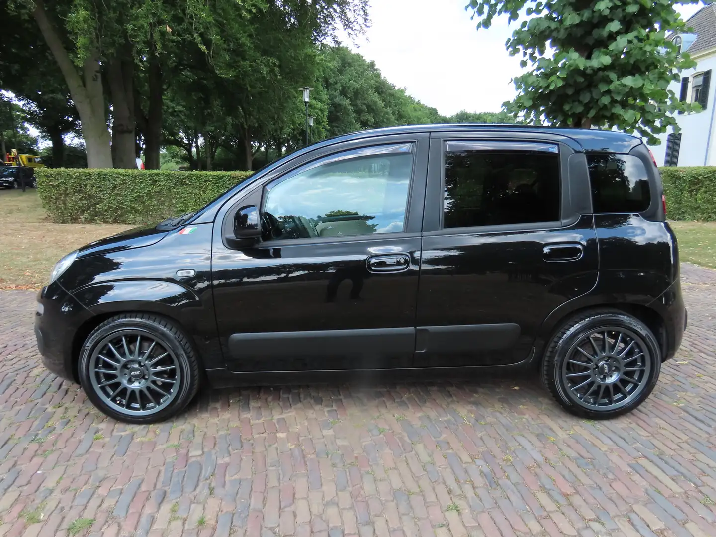 Fiat Panda 0.9 TwinAir Lounge Airco Lm velgen Bleutooth Navig Zwart - 2