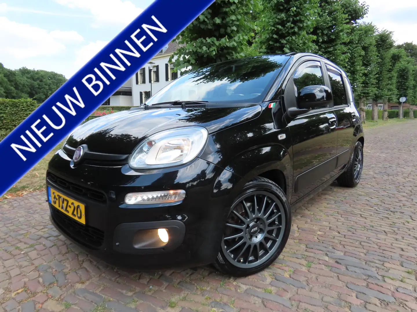 Fiat Panda 0.9 TwinAir Lounge Airco Lm velgen Bleutooth Navig Zwart - 1
