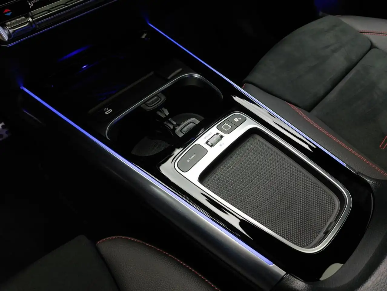 Mercedes-Benz GLA снимка Mercedes-Benz GLA
