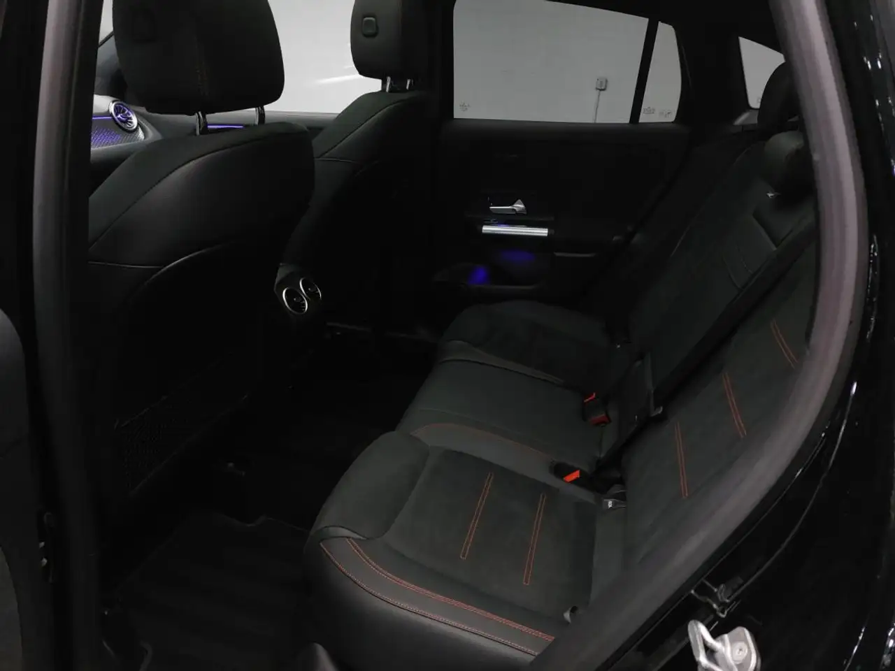 Mercedes-Benz GLA снимка Mercedes-Benz GLA