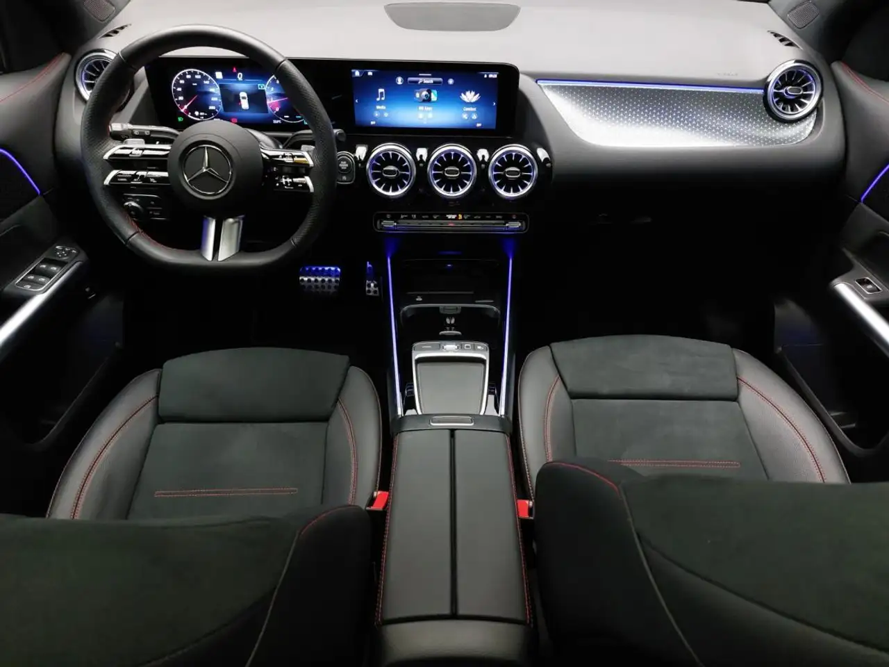 Mercedes-Benz GLA снимка Mercedes-Benz GLA