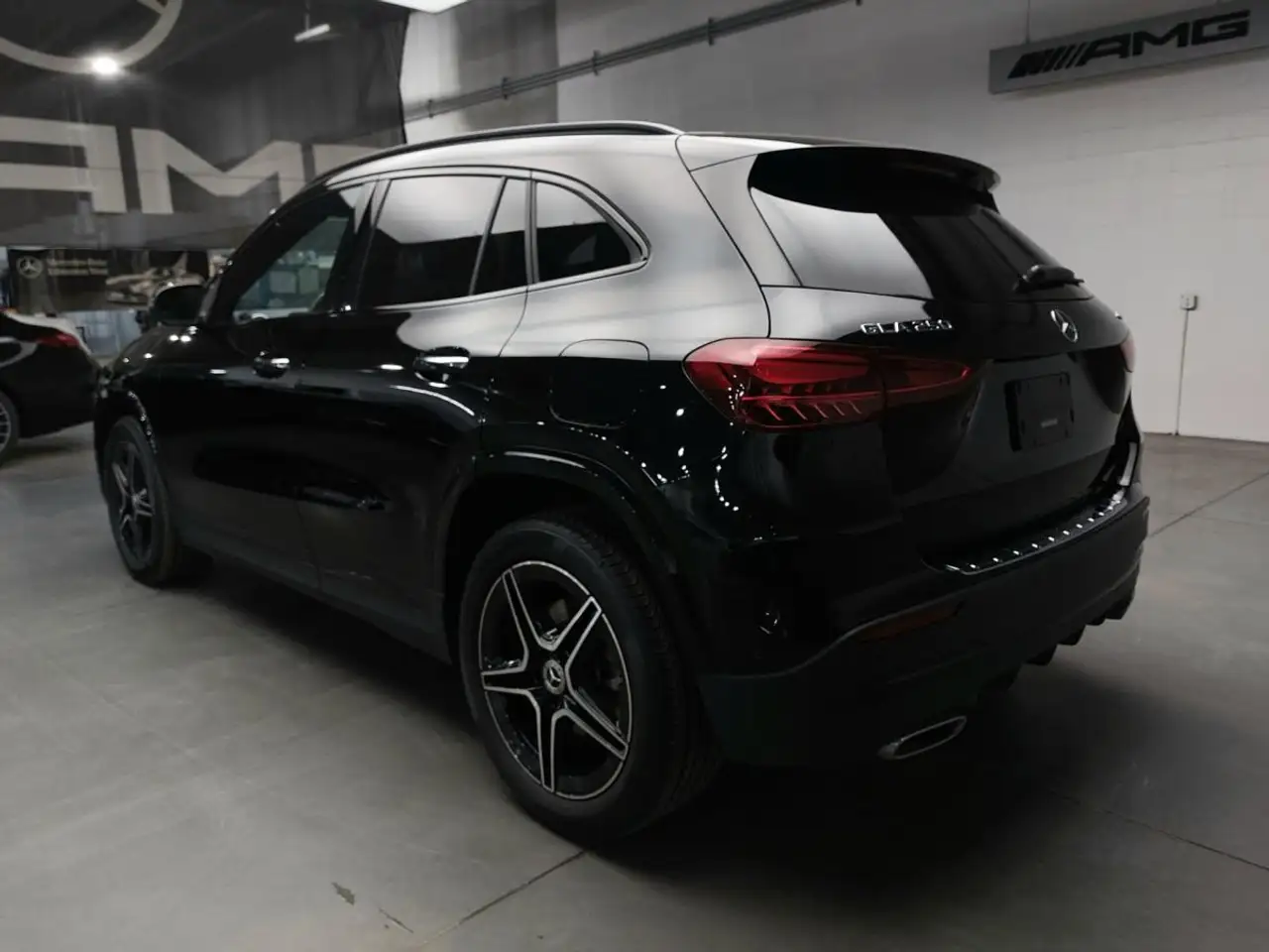 Mercedes-Benz GLA снимка Mercedes-Benz GLA