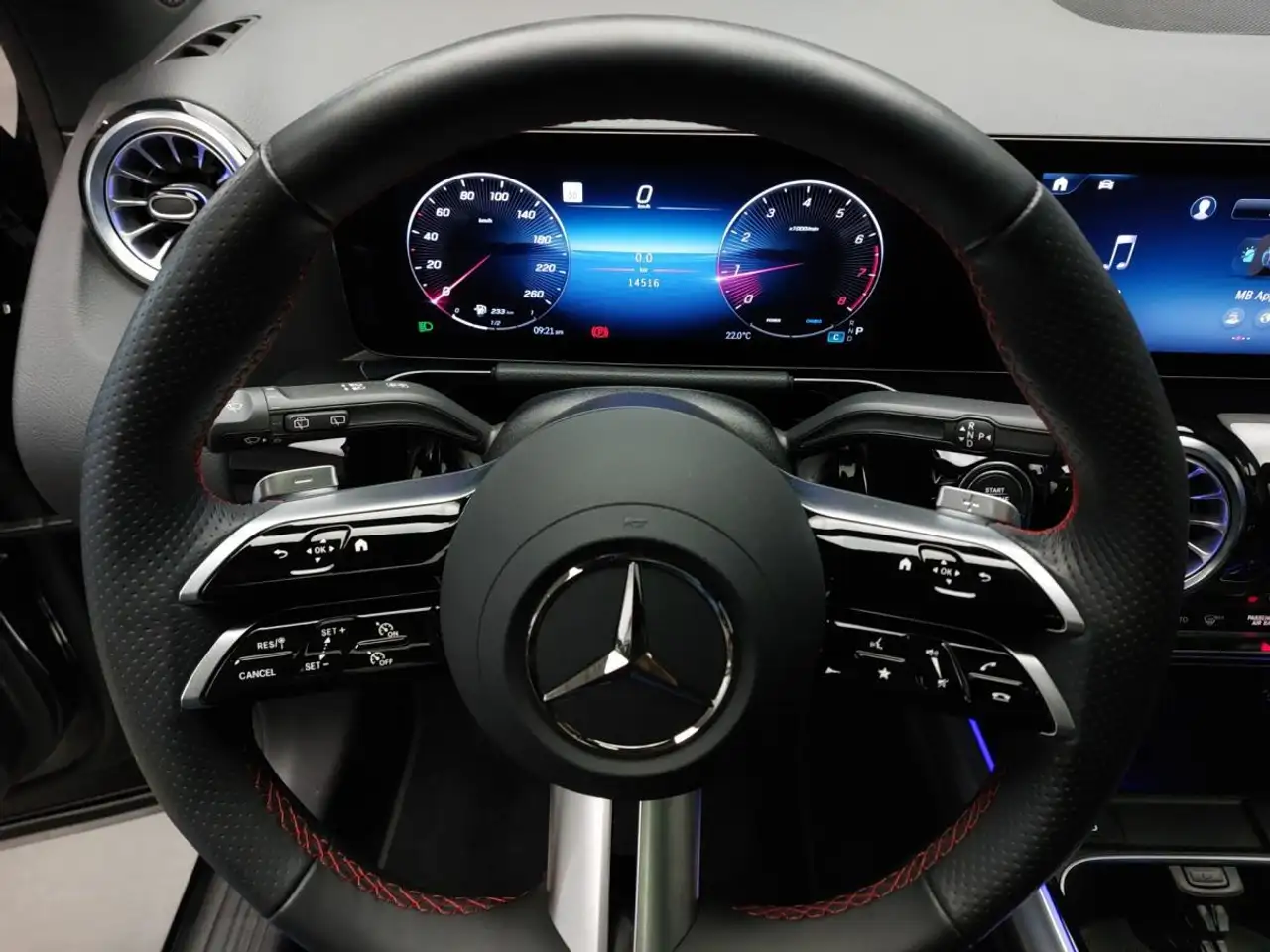 Mercedes-Benz GLA снимка Mercedes-Benz GLA