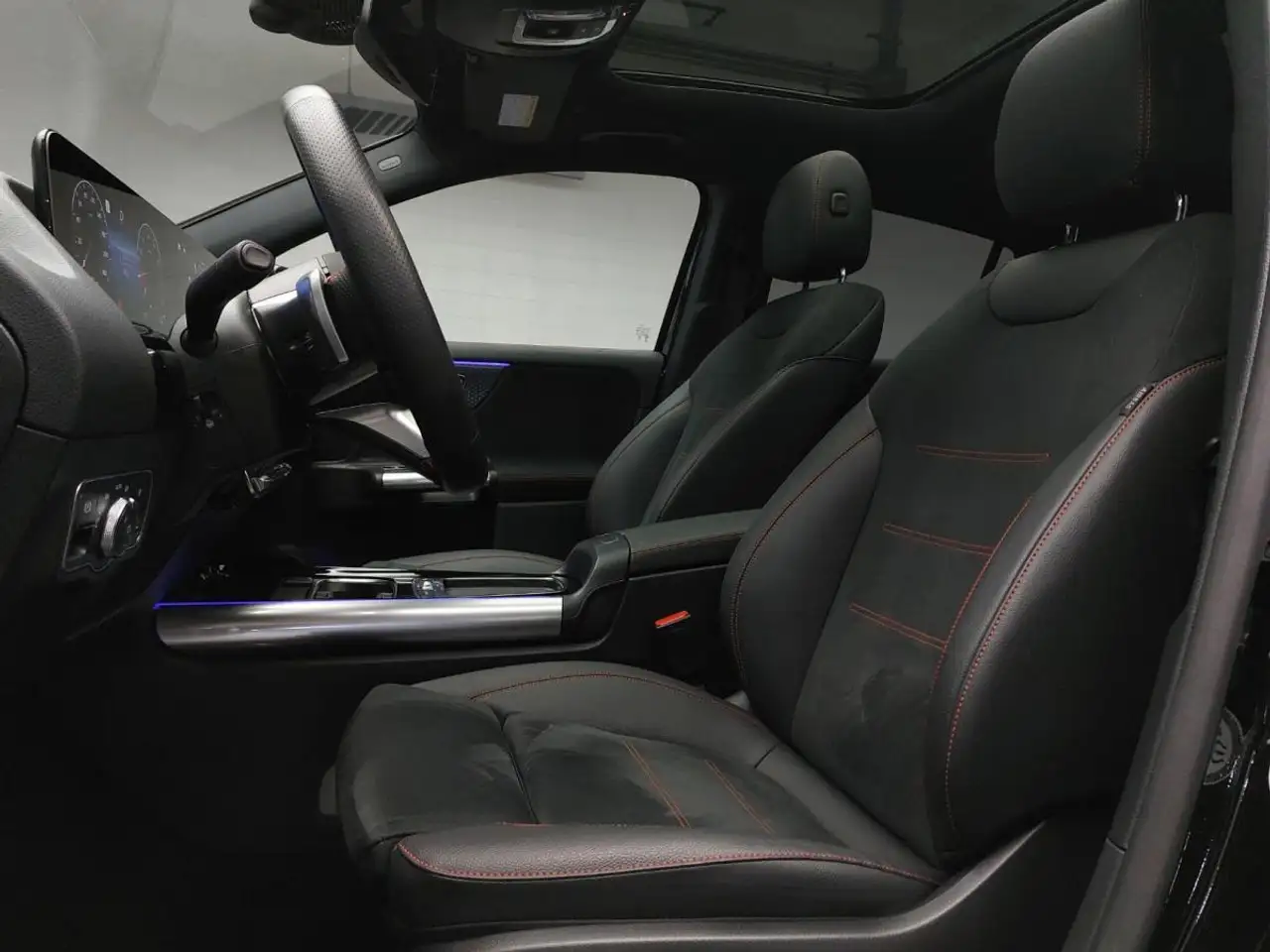Mercedes-Benz GLA снимка Mercedes-Benz GLA
