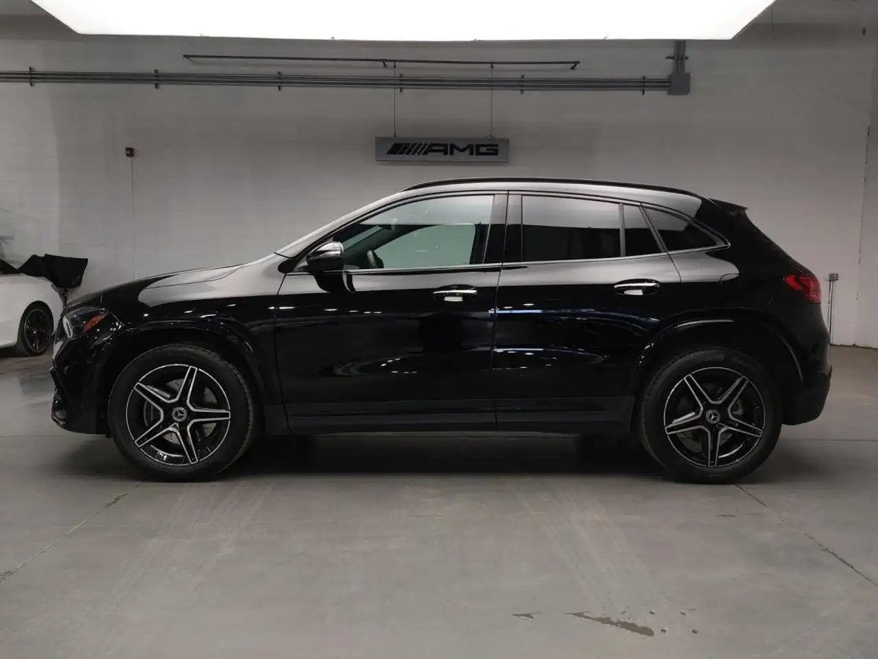 Mercedes-Benz GLA снимка Mercedes-Benz GLA