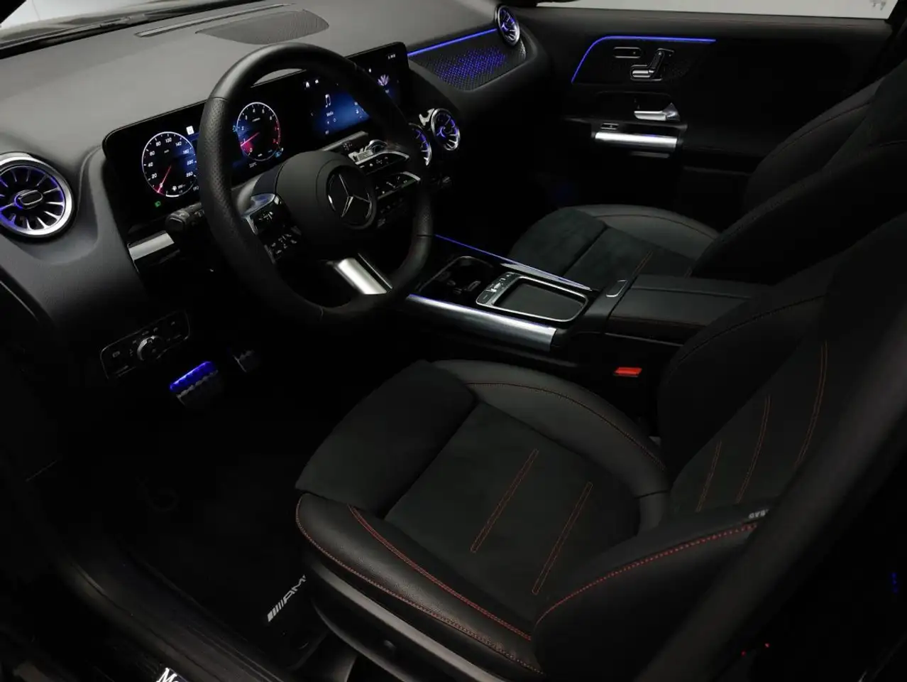 Mercedes-Benz GLA снимка Mercedes-Benz GLA