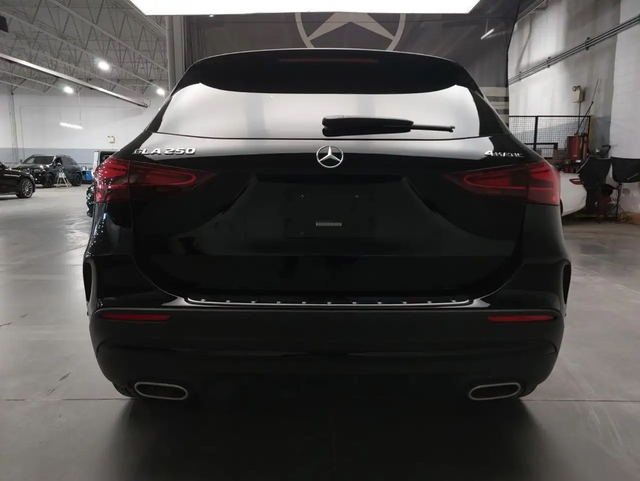 Mercedes-Benz GLA снимка Mercedes-Benz GLA