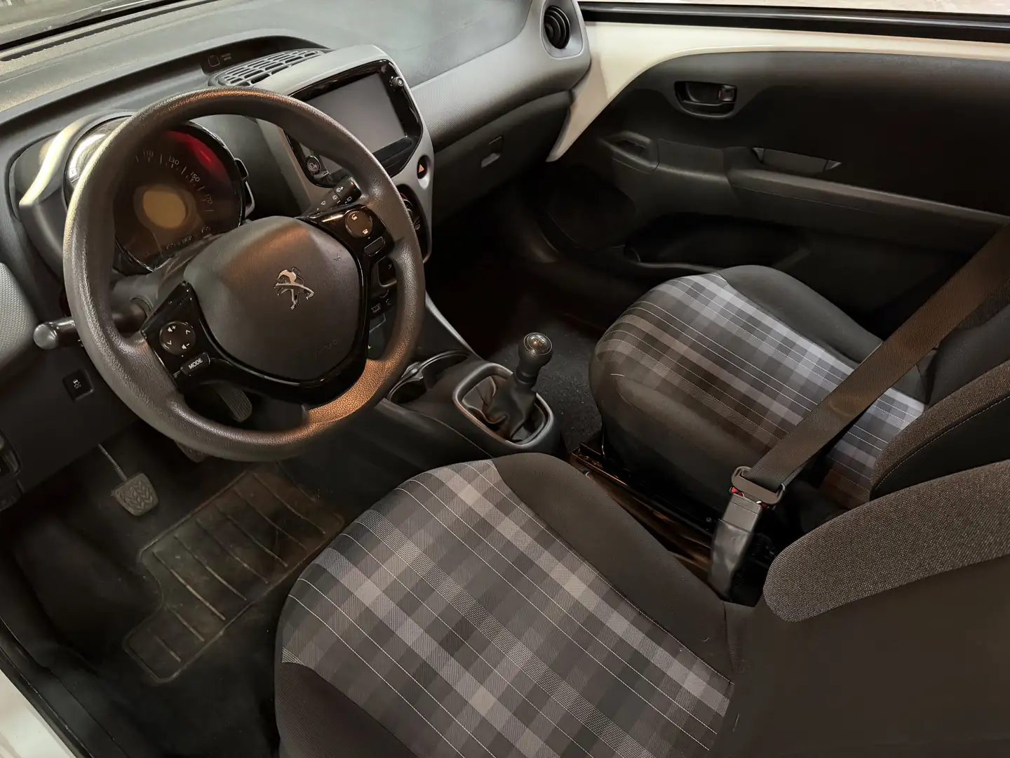 Peugeot 108 1.0 e-VTi Active car play XK-915-K Weiß - 2