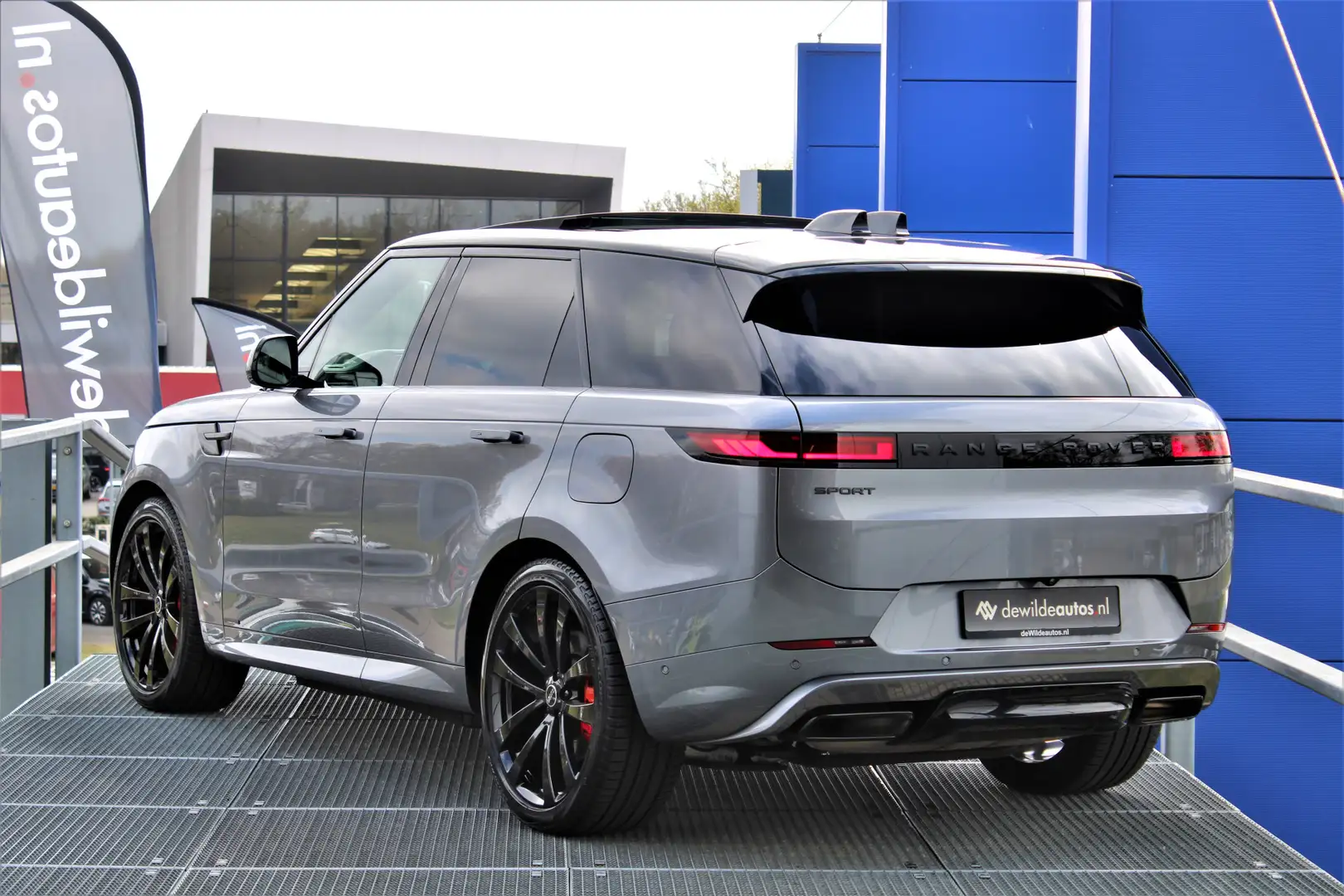 Land Rover Range Rover Sport 3.0 P550e Autobiography Dynamic 550pk Pano Vierwie Grijs - 2