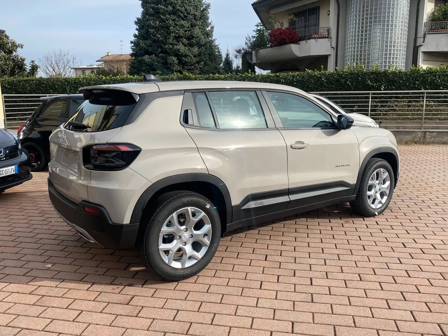 Jeep Avenger Avenger 1.2 turbo Altitude Grigio - 2