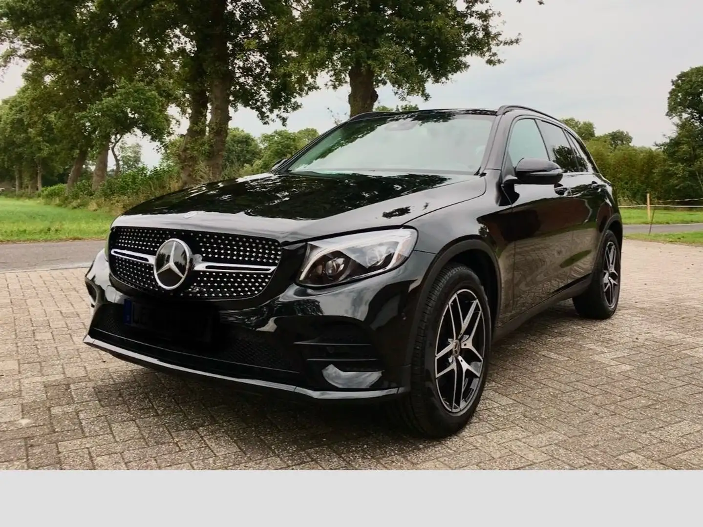 Mercedes-Benz GLC 250 d 4Matic, AMG Line, Panorama, Night-P., AHK, SH Schwarz - 1