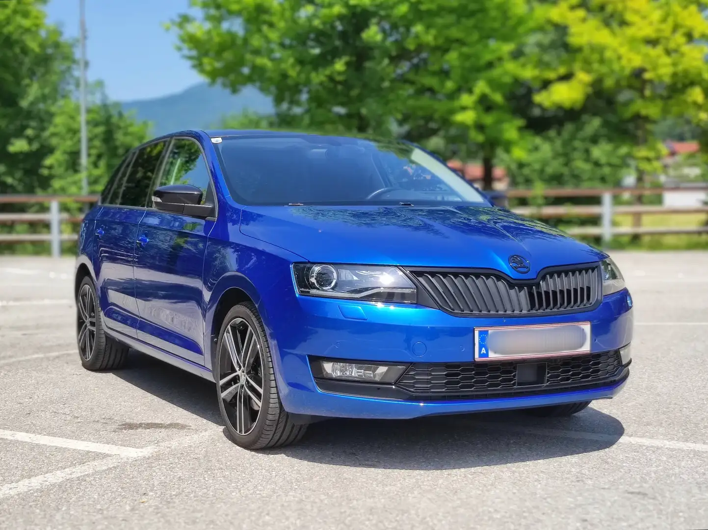 Skoda Rapid/Spaceback 1,0 TSI Sport m. Anhängerkupplung, 10" Navi, DAB+ Radio, KESSY, Rückfahrkamera, Xenon-LED Blau - 2