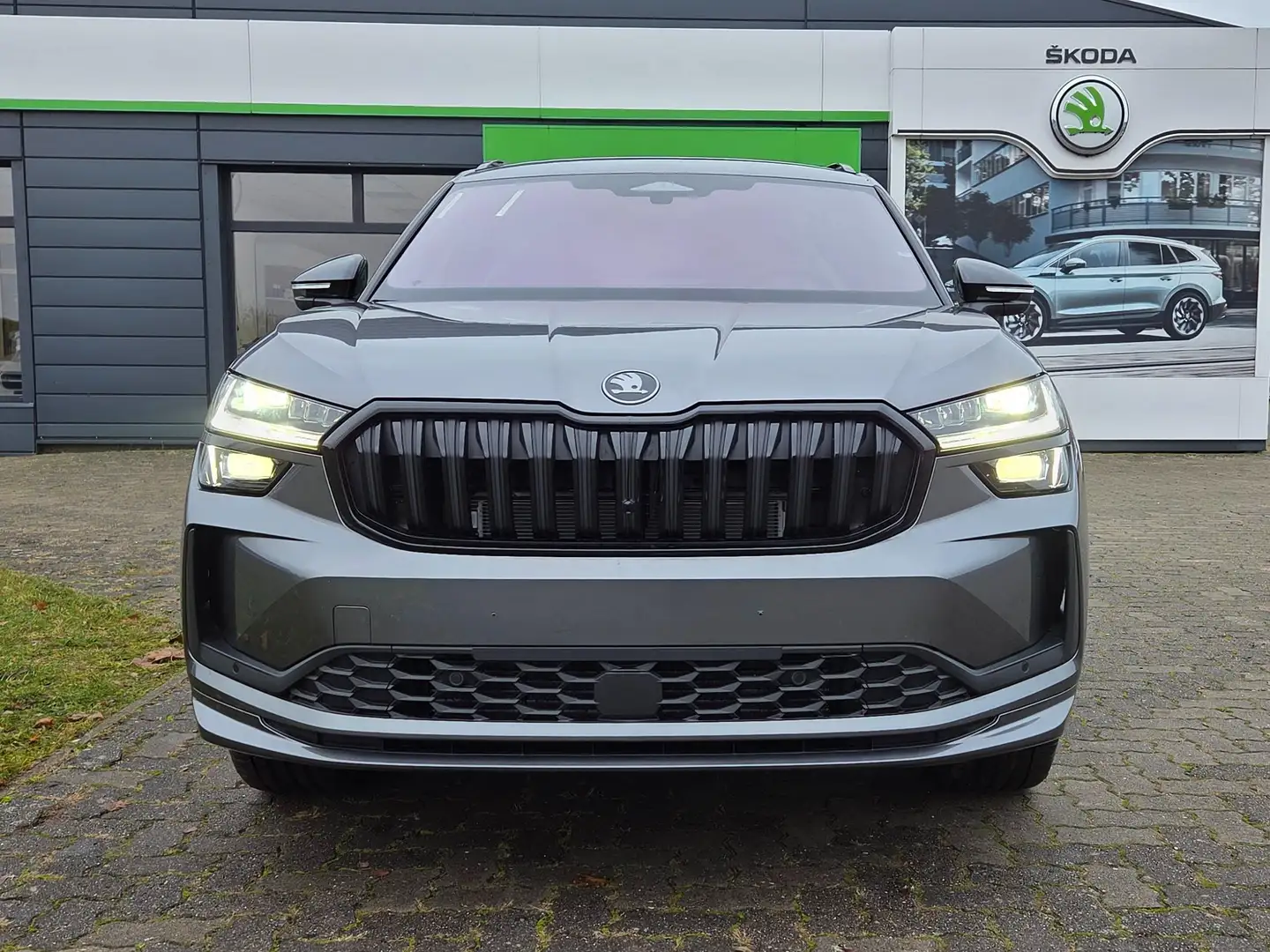 Skoda Kodiaq Kodiaq 1.5 TSI mHEV DSG Sportline Grau - 2