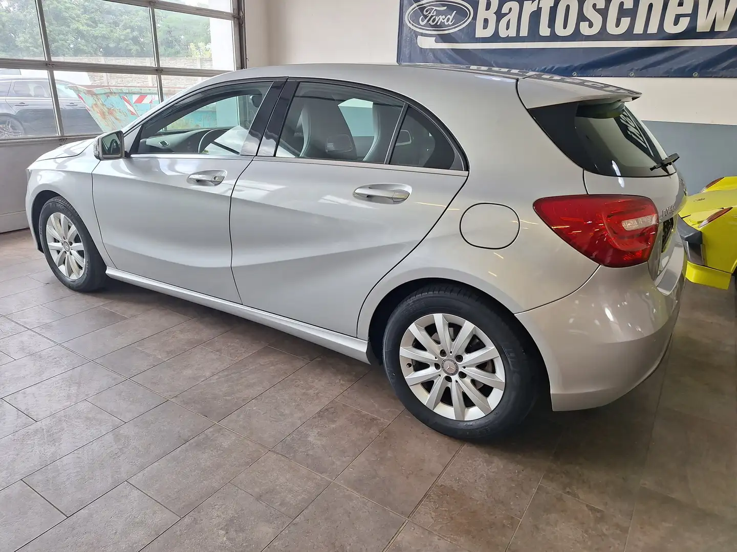 Mercedes-Benz A 180 A 180 BlueEfficiency (176.042) Silber - 2
