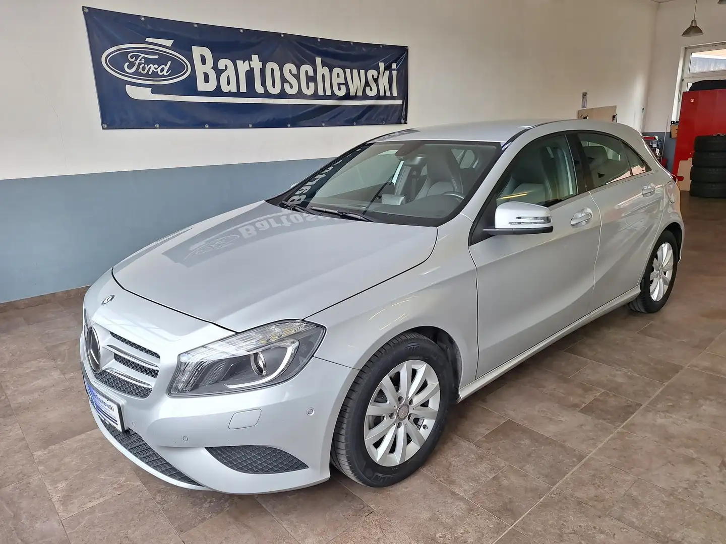 Mercedes-Benz A 180 A 180 BlueEfficiency (176.042) Silber - 1