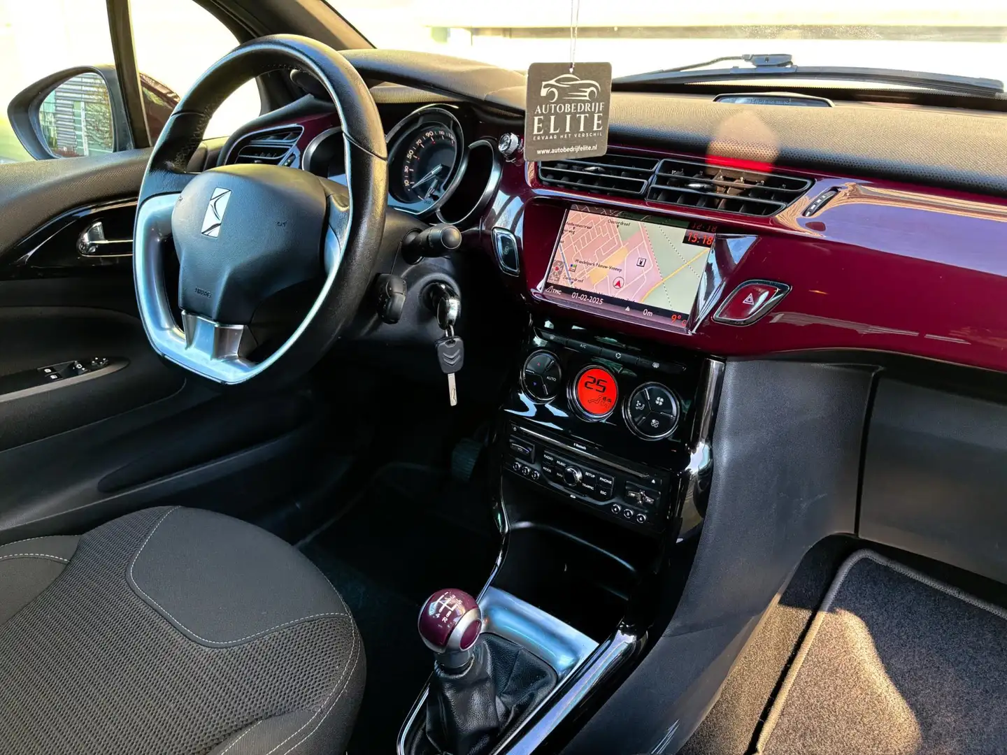 Citroen DS3 1.6 So Chic Purple Edition|Navi|PDC|Cruise Control Grijs - 2