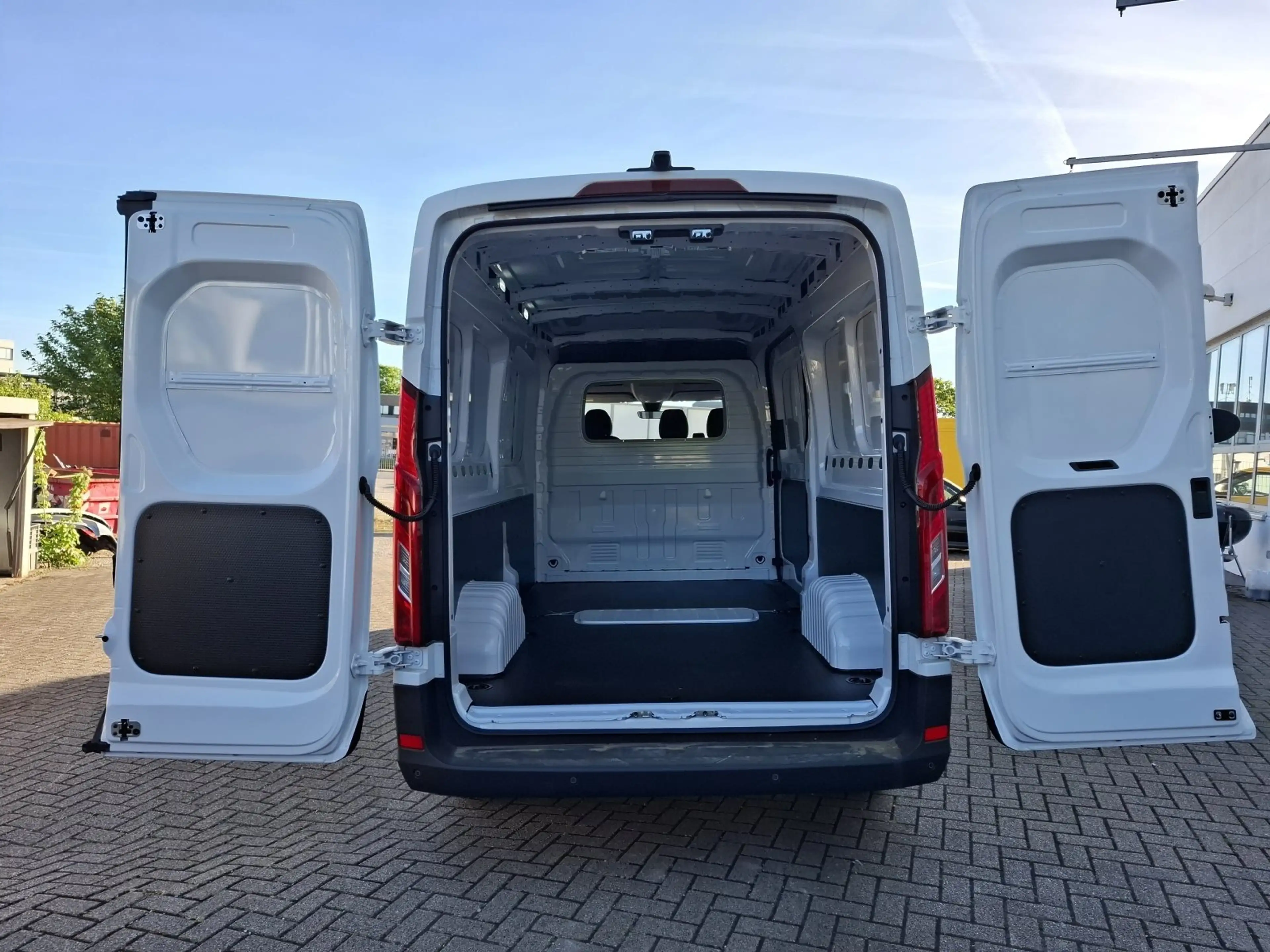 Maxus Deliver 9 PV 2.0D MT FWD L3H2 COMFORT — photo 5