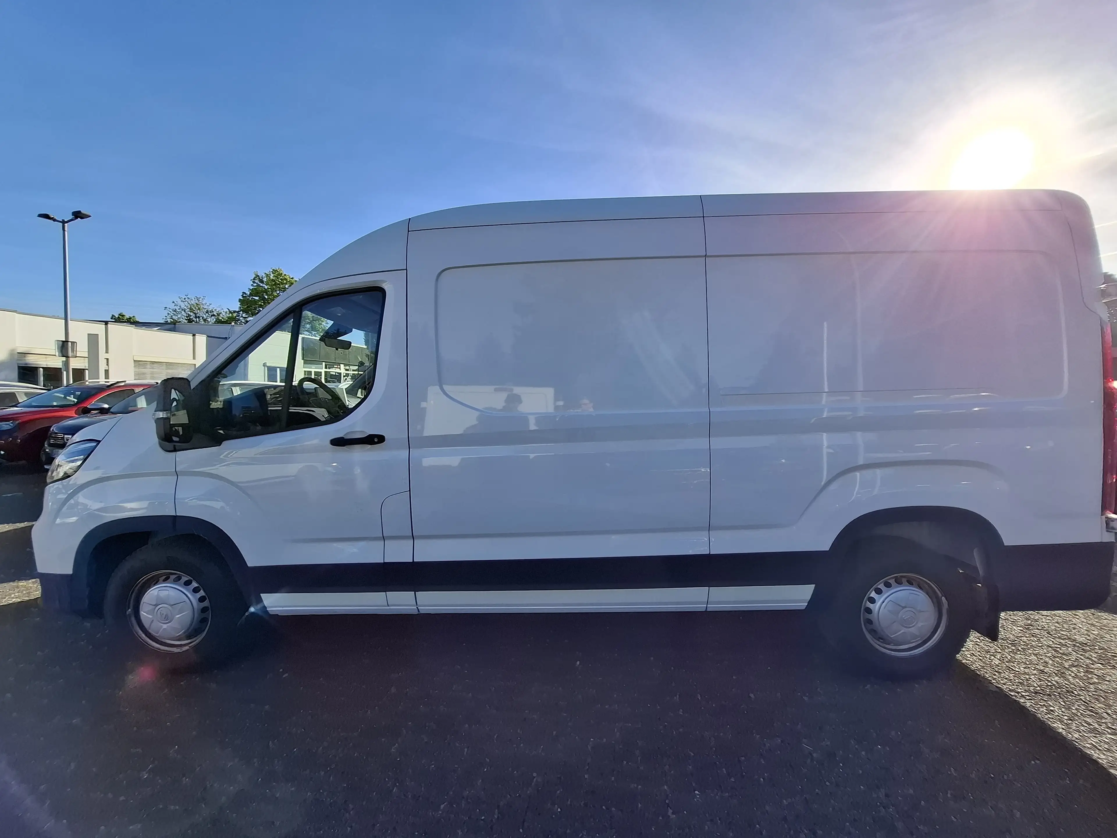 Maxus Deliver 9 PV 2.0D MT FWD L3H2 COMFORT — photo 3