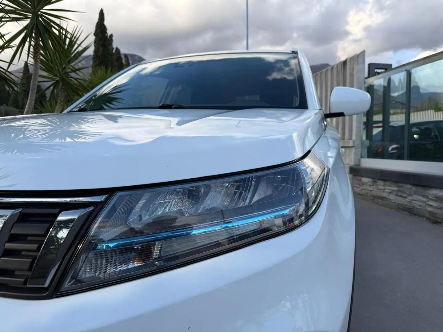Suzuki Vitara 1.4 Hybrid Top Weiß - 2