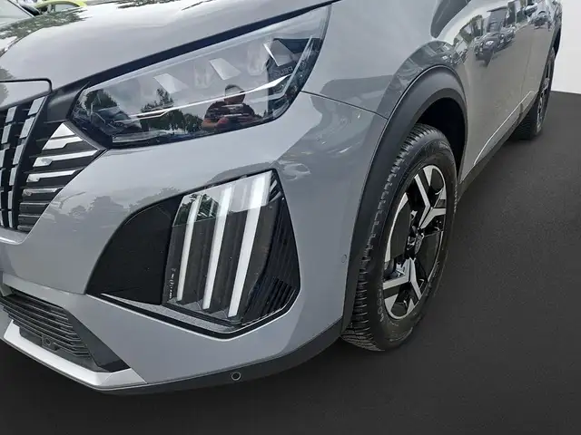 Peugeot 2008 view 11