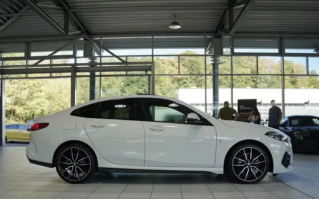 BMW 2 Series view 6