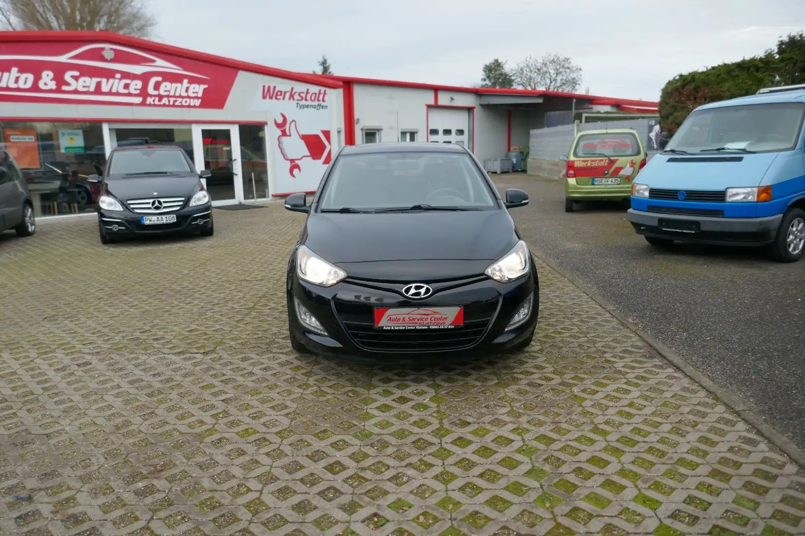 Hyundai i20 1.4 FIFA SOKO Automatik 1.HAND Schwarz - 2