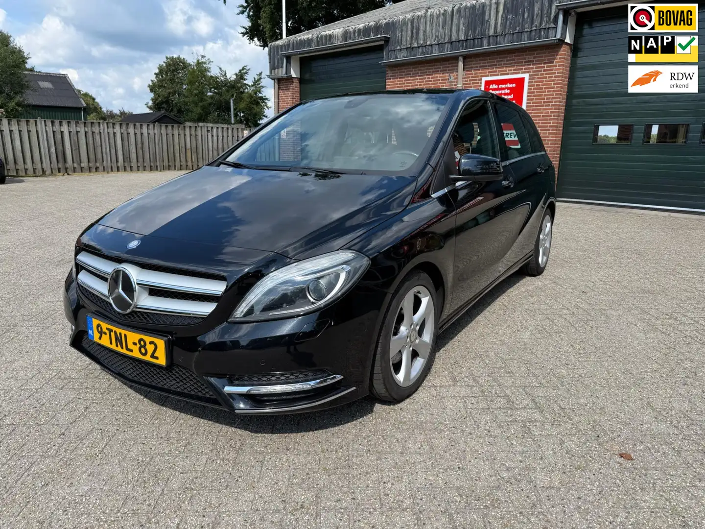 Mercedes-Benz B 180 Ambition Xenon Cruise Navi Zwart - 1