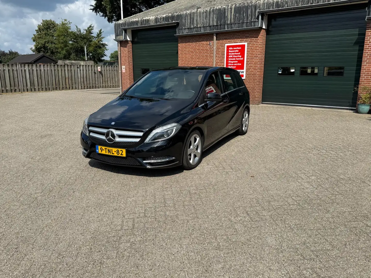 Mercedes-Benz B 180 Ambition Xenon Cruise Navi Zwart - 2