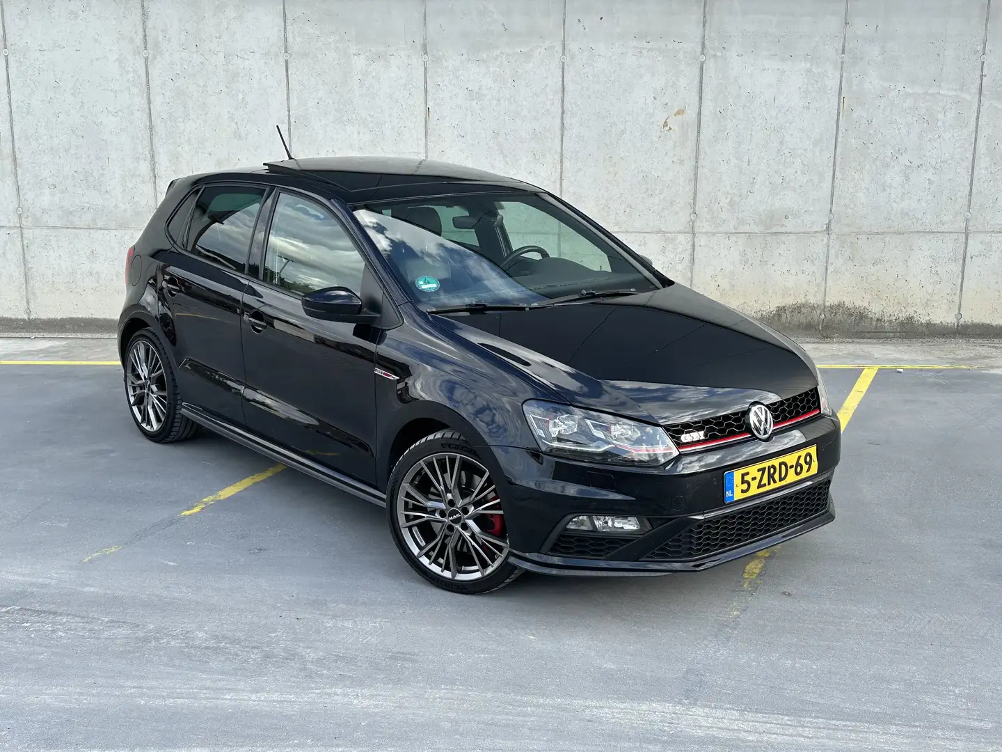 Volkswagen Polo GTI Pano ll Alcantara stoelen ll DSG ll Climate ll VOL Zwart - 2