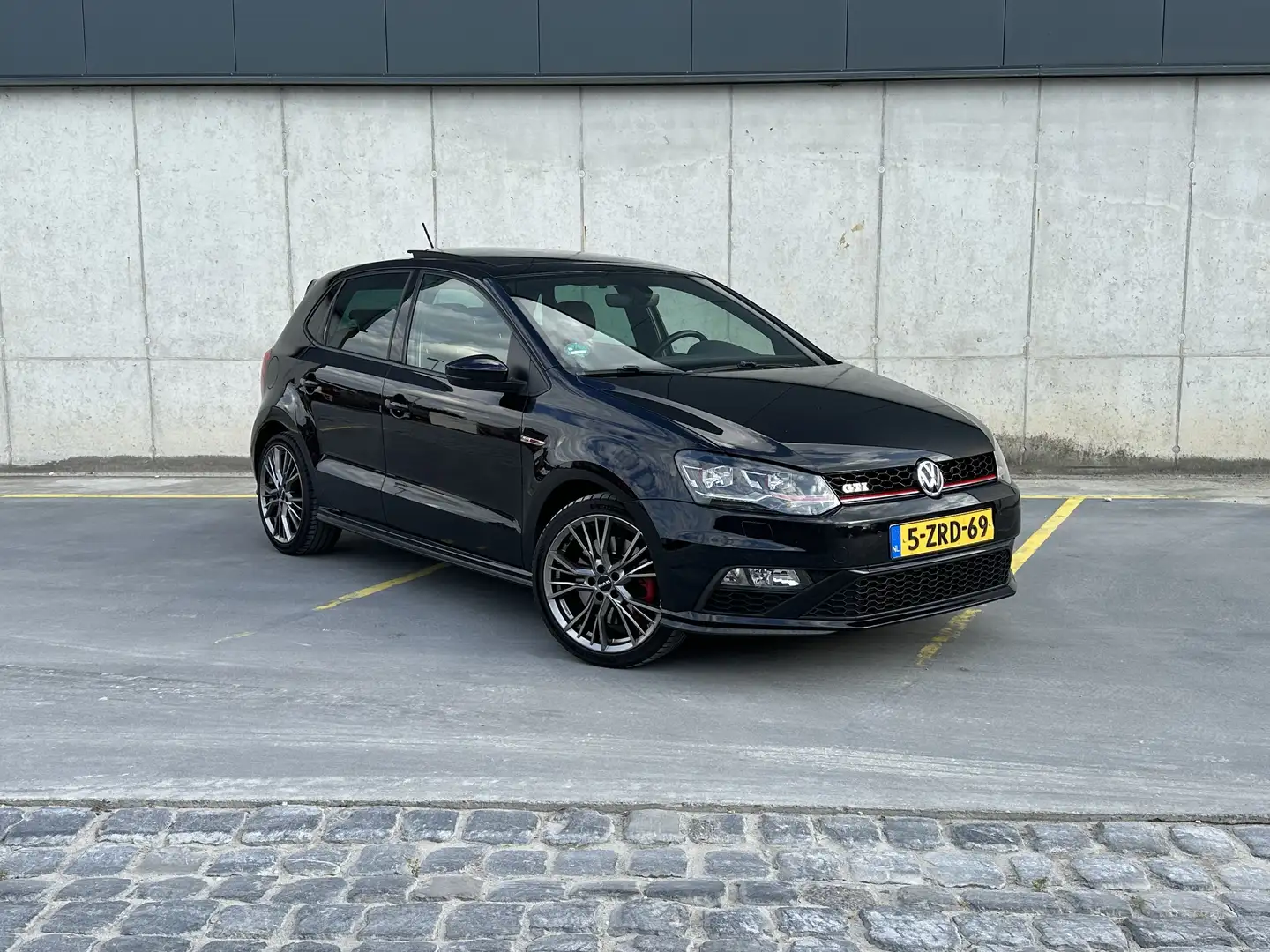 Volkswagen Polo GTI Pano ll Alcantara stoelen ll DSG ll Climate ll VOL Zwart - 1