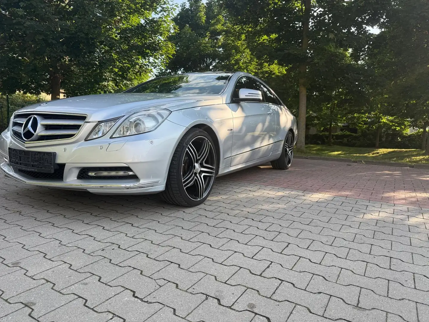 Mercedes-Benz E 350 CDI DPF Coupe BlueEFFICIENCY 7G-TRONIC Elegance Argent - 2