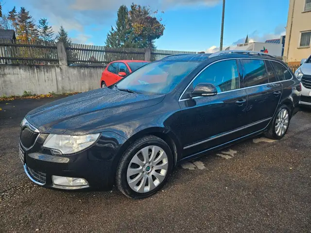 Skoda Superb Combi Elegance,Leder,8-fach