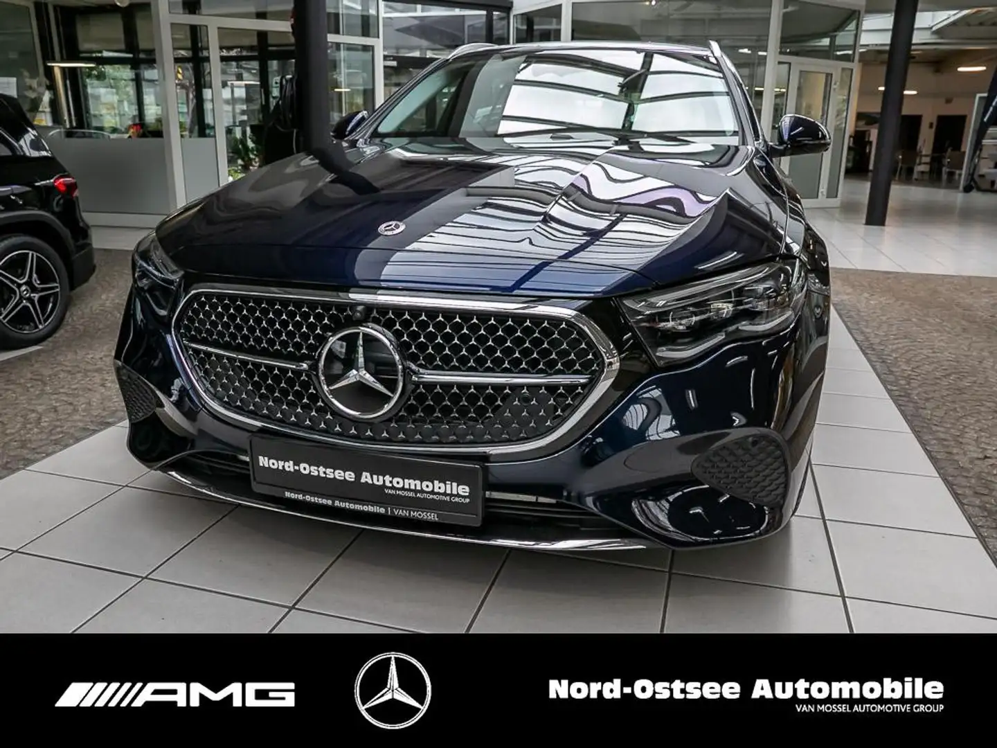 Mercedes-Benz E 300 T e AVANTGARDE ADV AHK DISTRO DIGI LIGHT Bleu - 2