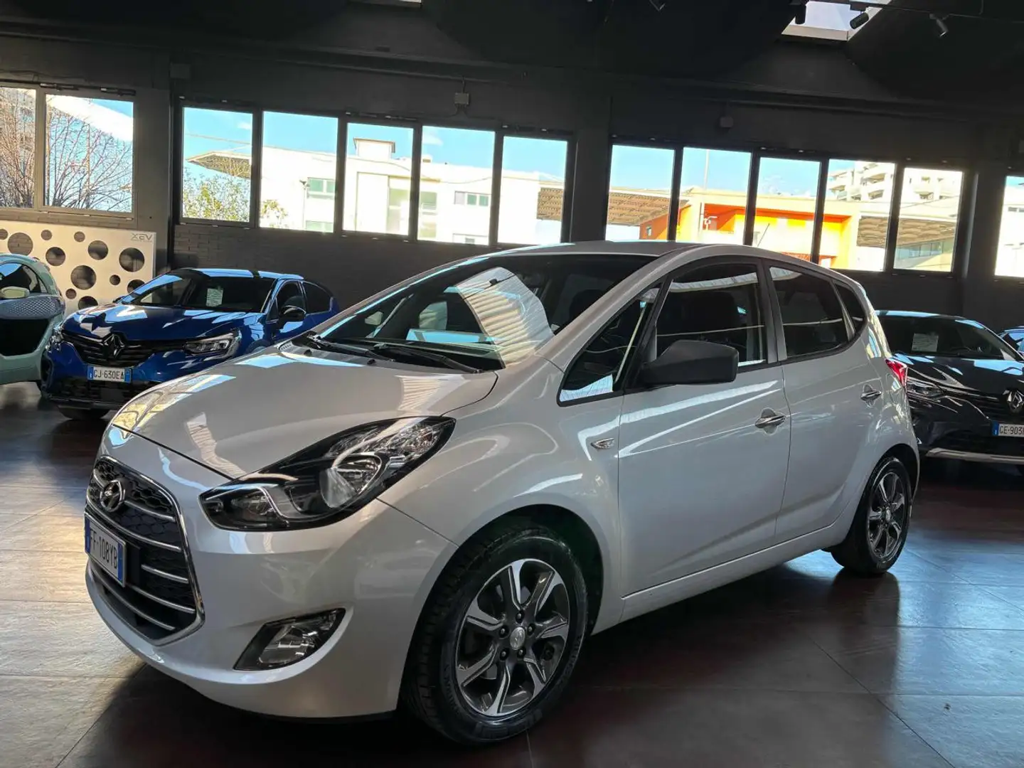 Hyundai iX20 1.4 CRDI 90 CV Comfort Zilver - 1