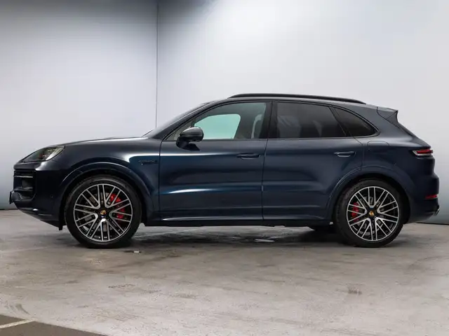 Porsche Cayenne view 2