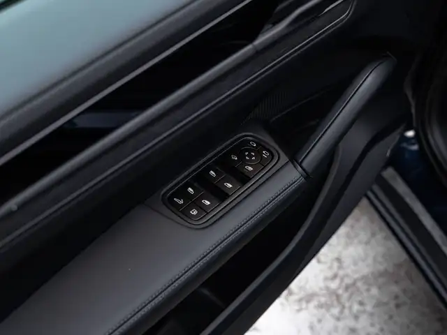 Porsche Cayenne view 15