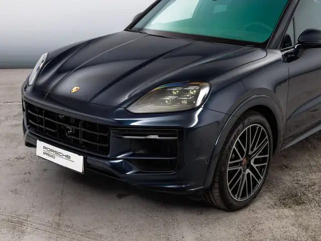 Porsche Cayenne view 8