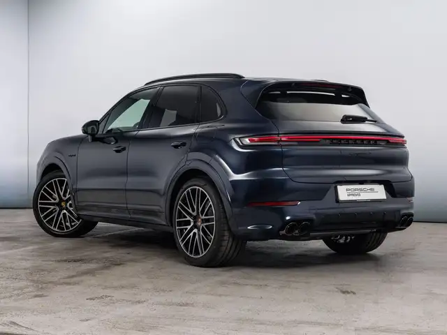 Porsche Cayenne view 3
