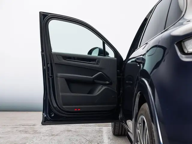 Porsche Cayenne view 13