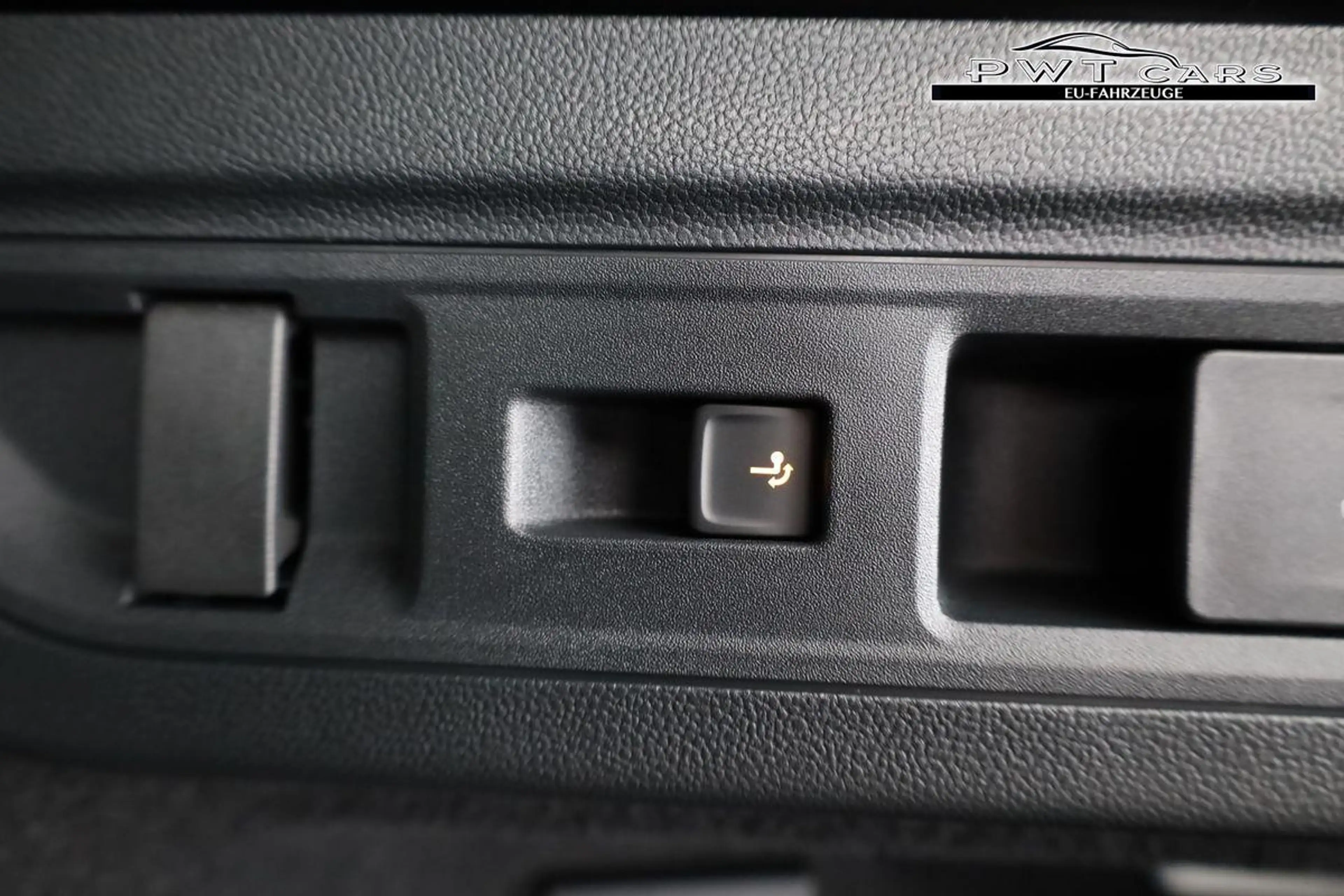 Volkswagen Passat Variant 2.0 TDI 142 kW 4Motion R-Line DSG 4M R-LINE, Pa... — photo 13